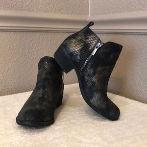 Lucky Brand black w/gold tones ankle boots.
